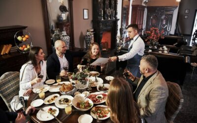 How Group Dining Reservations in Creve Coeur Work Around Holidays